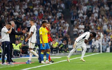 Un mes después de su lesión en Vigo, Vinicius regreso a los terrenos de juego y fue recibido con una cariñosa ovación de la afición madridista.