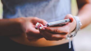 Inventan una app capaz de robar tus datos analizando cómo tocas el móvil