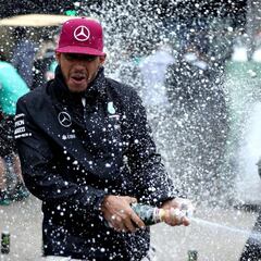 Hamilton dedicates Montreal win to boxing great Ali