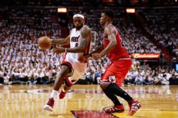 Miami 86 - Bulls 93 (0-1). LeBron James de los Miami Heat ante Jimmy Butler de los Chicago Bulls.