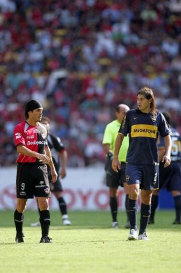 Con los rojinegros buscó reanimar su carrera. Jugó la Copa Libertadores en 2008 y marcó un tanto en el Estadio Jalisco donde los Zorros vencieron al conjunto argentino 3-1.