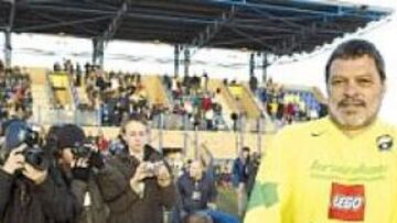 <b>VOLVIÓ SÓCRATES. </b>El brasileño Sócrates, a sus 50 años, jugó 12 minutos en su debut en la Liga de Aficionados. El ex internacional canarinho, que ha firmado por un mes por el modestísimo Garforth Town (sólo hace falta ver las instalaciones del club) se enfrentó al Tadcaster Albion (2-2).