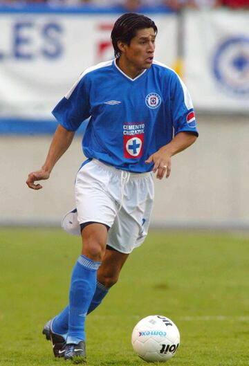 Jugó en Cruz Azul del del 2002 al 2006.