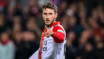 La genialidad de Santiago Giménez en la goleada del Feyenoord