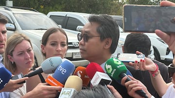 El abogado Apichart Srinual, que representa a Daniel Sancho, hace declaraciones a los medios a su llegada a los juzgados, a 11 de abril de 2024, en Koh Samui (Tailandia)
JUICIO;JUZGADOS;TAILANDIA;DANIEL SANCHO;11 ABRIL 2024
Europa Press
11/04/2024