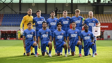 Vaduz (Liechtenstein), 14/08/2025.- Players of Alkmaar pose for a family picture ahead of the UEFA Europa Conference League third qualifying round second leg soccer match between FC Vaduz and AZ Alkmaar, in Vaduz, Liechtenstein, 14 August 2025. EFE/EPA/GIAN EHRENZELLER