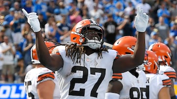 The Cleveland Browns sign the return of running back Kareem Hunt for this season after losing Nick Chubb to a broken knee.