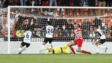 Resumen y goles del Valencia 3 - Granada 1; LaLiga Santander