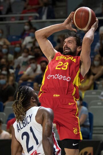 Se perdió el Eurobasket del año pasado y tiene muchas ganas de Selección. Ha estado trabajando al margen buena parte de la preparación, pero el test del Torneo de Granada fue positivo y ha entrado dentro de los doce. Un comodín para Scariolo que, aunque lo prefiere en el puesto de ‘dos’, le dará minutos de base. Seguramente el jugador más resolutivo de esta España cuando el balón más quema. 

