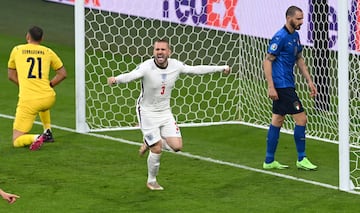 Luke Shaw celebra su gol en la final de la Eurocopa celebrada en 2021 entre Inglaterra e Italia.