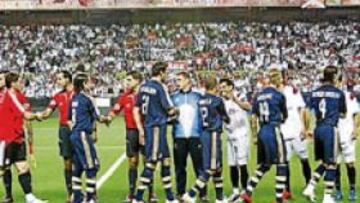 <b>EL LÍDER SUCUMBIÓ. </b>El Sevilla tumbó al Madrid por tercera vez desde el pasado verano, aunque en esta ocasión el juego de los blancos no mereció un resultado tan claro.