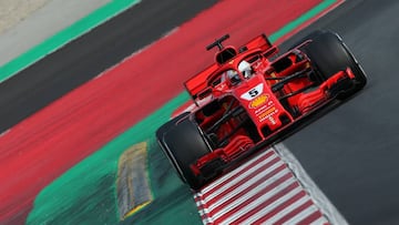 Sebastian Vettel con el Ferrari en los test de Barcelona.