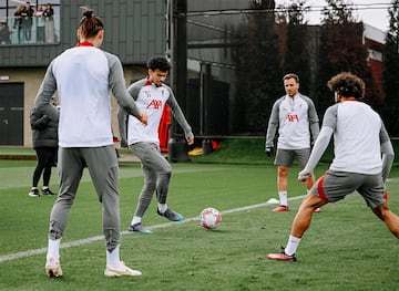 Luis Díaz está de vuelta. El extremo regresó a entrenamientos grupales en Liverpool y apunta al partido contra Manchester City. El club compartió su alegría en la práctica.