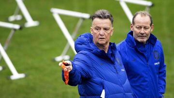 Van Gaal y Blind en un entrenamiento