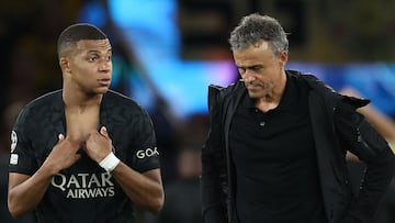 (FILES) Paris Saint-Germain's French forward #07 Kylian Mbappe (L) reacts with Paris Saint-Germain's Spanish headcoach Luis Enrique after winning the UEFA Champions League 1st round Group F football match between Paris Saint-Germain (PSG) and Borussia Dortmund (BVB) at the Parc des Princes stadium in Paris on September 19, 2023. Paris SG coach Luis Enrique's decision to take Kylian Mbappe off at half-time against Monaco on March 1, 2024, following two other matches in which the superstar was cut back, now comes three days before a crucial Champions League match. (Photo by FRANCK FIFE / AFP)