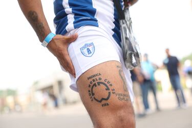 Un aficionado del Pachuca muestra un tatuaje del logo de la Copa Mundial de Clubes de la FIFA antes del partido del grupo H de la Copa Mundial de Clubes de la FIFA 2025 entre el CF Pachuca y el FC Salzburg.