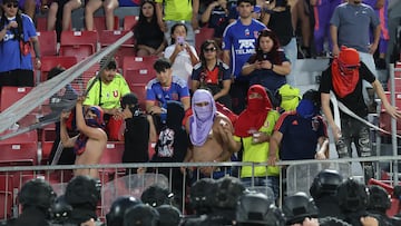 Futbol, Universidad de Chile vs Audax Italiano
Fecha 1, Liga de primera 2026.
Hinchas de Universidad de Chile alientan a su jugadores durante un partido de la liga de primera division disputado en el estadio Nacional en Santiago, Chile.
30/01/2026
Dragomir Yankovic/Photosport
Football, Universidad de Chile vs Audax Italiano
First date, 2026 First division league.
Universidad de Chile fans are photographed during a first division league match at the Nacional stadium in Santiago, Chile.
30/01/2026
Dragomir Yankovic/Photosport