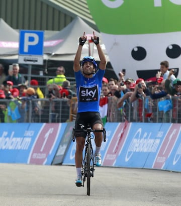 Mikel Landa llegando a la meta de la decimonovena etapa del Giro 2017 de 191 kilómetros, entre San Candido y Piancavallo del Giro de Italia