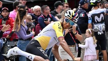 ROVIGO (Italy), 23/05/2025.- Colombian rider Egan Bernal of INEOS Grenadiers team arrives to the start for the 13th stage of the Giro d'Italia cycling tour, over 180km from Rovigo to Vicenza, in Rovigo Italy, 23 May 2025. (Ciclismo, Italia) EFE/EPA/LUCA ZENNARO