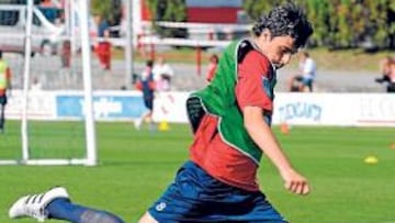 <b>CENTRADO. </b>Míchel seguirá entrenándose y jugando con el Sporting está temporada.