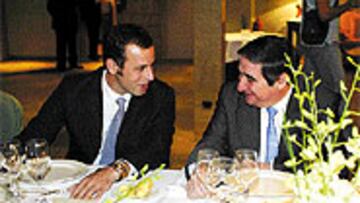 <B>AGENDA APRETADA</B>. Lendoiro, que está en Madrid para una reunión del G-12, aprovechó el viaje para negociar cara a cara con el Bayern la venta de Makaay.