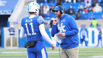 Liam Coen fue coach asistente de wide receivers y de quarterbacks de los Rams antes de ser el coordinador ofensivo de los Kentucky Wildcats en 2021.