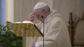 El Papa Francisco oficia una misa.