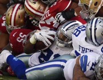 Touchdown de Ezekiel Elliot en el partido entre los Dallas Cowboys y los San Francisco 49ers de la NFL.