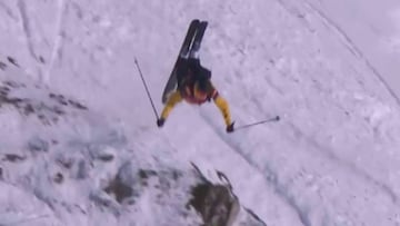 Abel Moga tirando un front flip en el Tuc de Baciver, en el Baqueira Beret Pro del Freeride World Tour 2023, celebrado el domingo 29 de enero. 