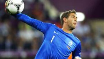 El holand&eacute;s Maarten Stekelenburg durante un partido de la Eurocopa 2012 contra Alemania. 