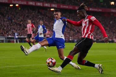1-0. Magnífica y letal conexión de los hermanos Williams. Centro de Nico, desde la línea de fondo de la banda izquierda, al segundo palo donde se  encuentra Iñaki que ejecuta una potente volea para superar a Jan Oblak.