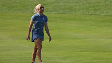 Charley Hull, the English golfer known for her rebellious streak, has once again captured the internet’s attention.