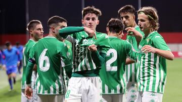 Gin&eacute;s Sorroche celebra uno de sus goles al Atl&eacute;tico.