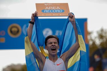 Kejelcha y Ngetich cumplen; Almgren hace historia en Valencia