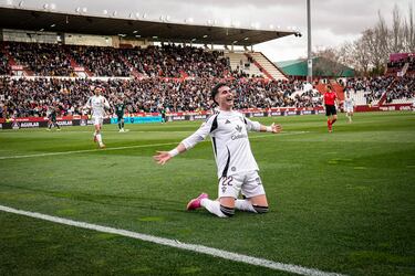 Partido a partido sigue creciendo. Ante el temible Almería se encargó de ayudar defensivamente para que no les crearan peligro y demostró que sabe cómo acompañar las jugadas de ataque. Hizo un doblete. 