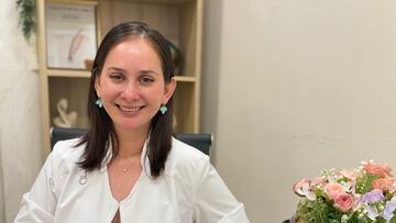 Julieta Pacheco, cirujana capilar, señala el peor enemigo del pelo en verano: “Es culpa del efluvio estacional”