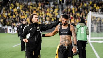 USA1120. COLUMBUS (ESTADOS UNIDOS), 09/12/2023.- Fotografía cedida por Los Angeles FC de los jugadores Ilie Sánchez (i) y Dénis Bouanga durante la final de la Copa MLS ante Columbus Crew, hoy, en el Lower.com Field en Columbus (Estados Unidos). El Columbus Crew se proclamó este sábado campeón de la MLS Cup al imponerse en la final por 2-1 a Los Angeles FC (LAFC), que se había llevado este título el año pasado. EFE/ Lafc / SOLO USO EDITORIAL/ SOLO DISPONIBLE PARA ILUSTRAR LA NOTICIA QUE ACOMPAÑA (CRÉDITO OBLIGATORIO)
