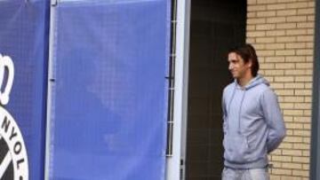 <b>CON EL ALTA MÉDICA. </b>Dinu Moldovan y Éric López (debajo) estuvieron ayer en Sant Adrià, de visita.