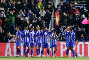 Los jugadores del Arandina celebran el autogol de Nacho.