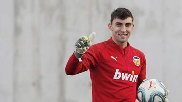 Cambio de cromos en la portería de la AD Alcorcón