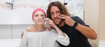 El histórico central español tuvo un gran gesto al visitar a niños del Hospital Sant Joan de Déu, como padrino benéfico