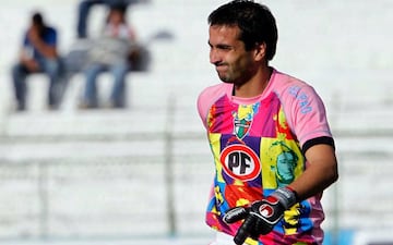 Núñez jugó en Colo Colo de los 14 a los 21 años. Pasó al primer equipo pero jamás pudo debutar, solo disputó amistosos. Gran parte de su carrera la vivió en Palestino, desde 2004 a 2014. Fue titular indiscutido y capitán del conjunto árabe.