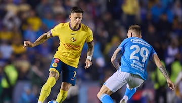 Brian Rodriguez (L) of America fights for the ball with Carlos Rotondi (R) of Cruz Azul during the 6th round match between Cruz Azul and America as part of the Liga BBVA MX, Torneo Apertura 2024 at Ciudad de los Deportes Stadium on August 31, 2024 in Mexico City, Mexico.