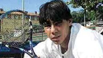 <b>FUTBOLISTA.</B> Dejé de jugar porque no progresaba. Además, mi tío era defensa y yo, delantero, dice Nadal.