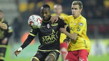 El Racing se adelanta al Recre y cierra la delantera con Cedric