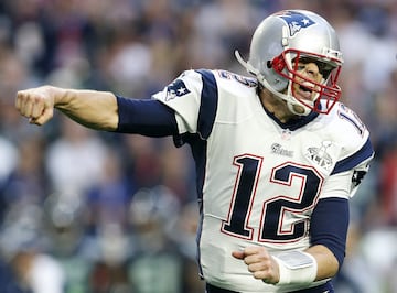 La Dinastía de los Patriotas se confirmó con el bicampeonato conseguido en la campaña 2004. Ese año, Brady llevó a su equipo a una racha de 18 victorias al hilo en temporada regular, contando el récord de un año antes. En el Super Bowl 39, Brady lanzó para 236 yardas y conquistó su tercer anillo de la NFL, mismo número para la franquicia de Nueva Inglaterra.