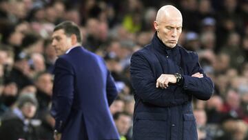 Bob Bradley es destituido como entrenador del Swansea City