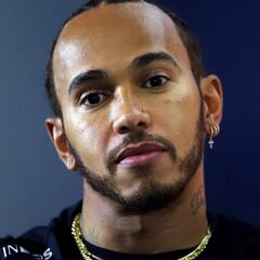 Hamilton arremete contra los "irresponsables y egoístas que siguen saliendo a los bares"