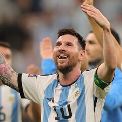 Messi alcanza a Maradona y Pelé
