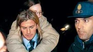 <b>LOCAS POR BECKS</B>. Varias aficionadas esperaban ansiosas la llegada del crack del Madrid.